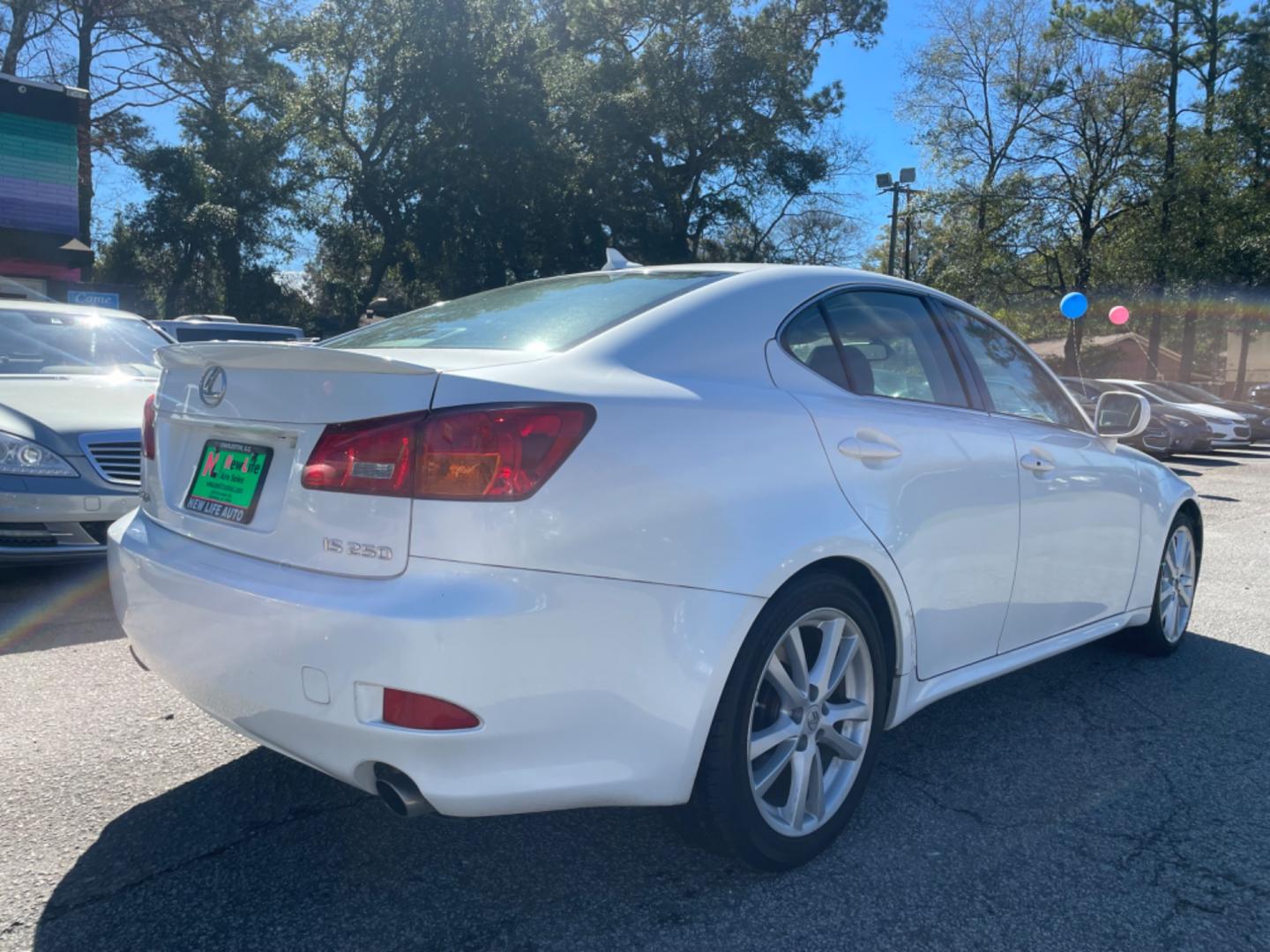 2007 WHITE LEXUS IS 250 BASE (JTHBK262372) with an 2.5L engine, Automatic transmission, located at 5103 Dorchester Rd., Charleston, SC, 29418-5607, (843) 767-1122, 36.245171, -115.228050 - Photo#6